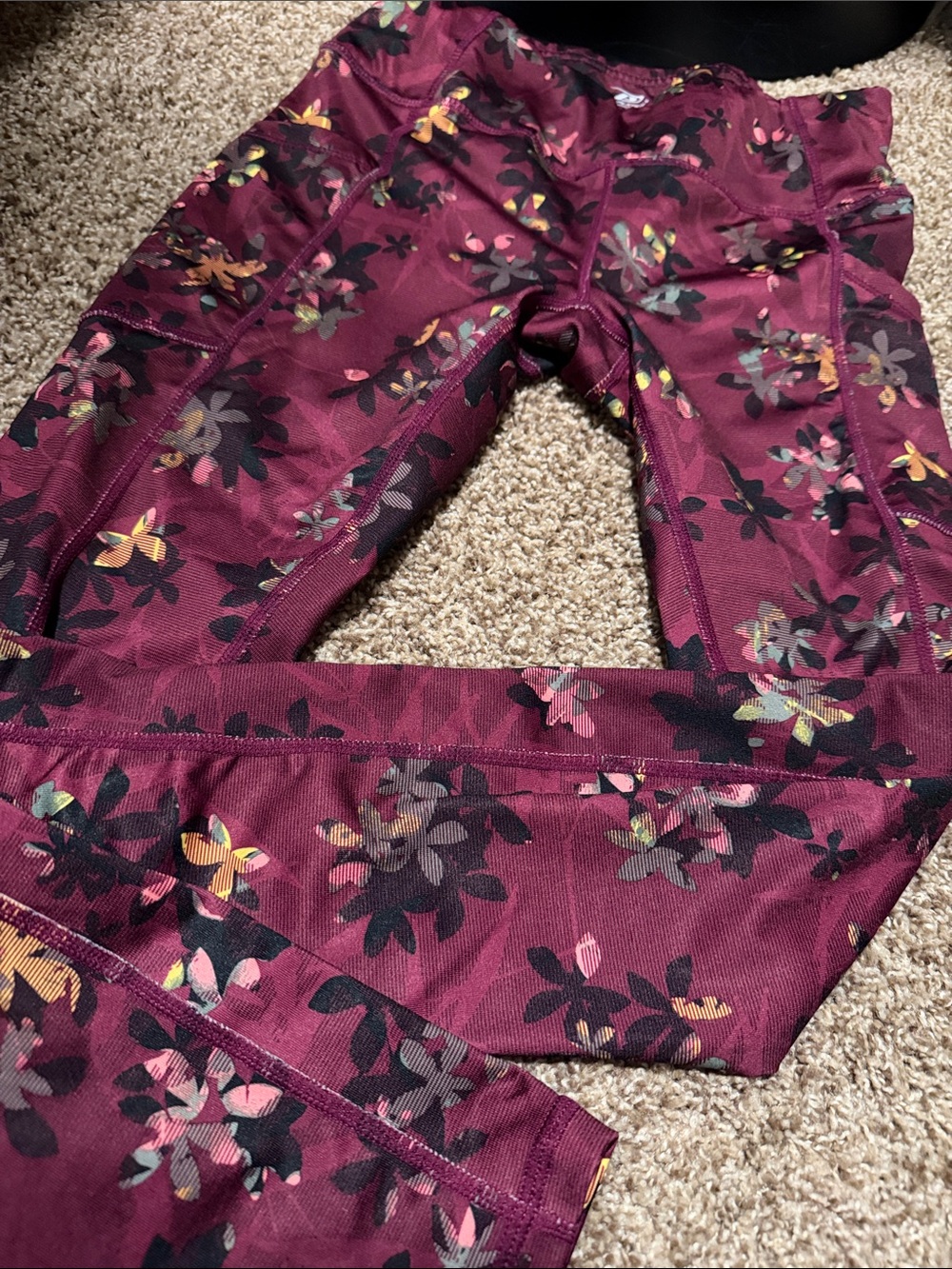 Pro Player maroon floral wicking leggings (S) - EUC!